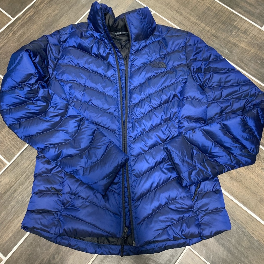 💙The North Face Puffer Jacket. Beautiful rich blue color 💙